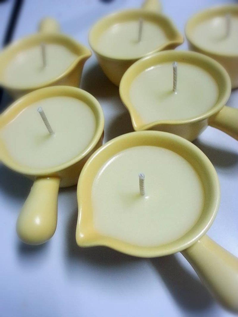 薰衣草熱油蠟燭 - 香薰/精油/線香 - 其他材質 黃色