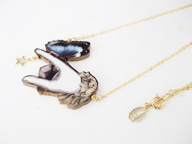 Zhuzu butterfly on my finger necklace / wood necklace wooden necklace series - สร้อยคอ - ไม้ สีนำ้ตาล