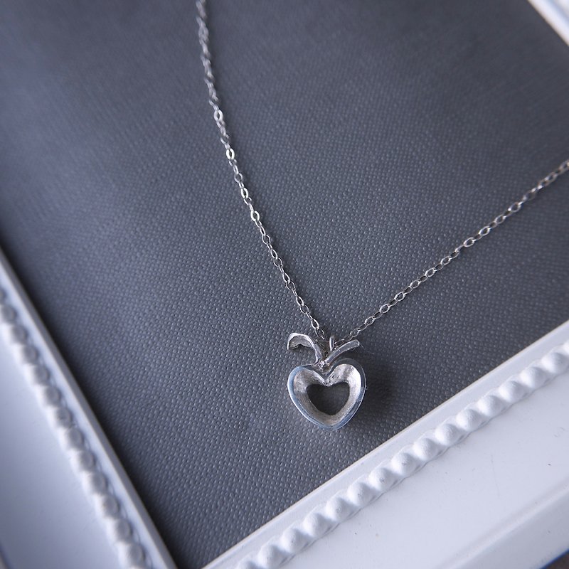 Love Apple Silver925 necklace, Bridesmaids Gifts, Birthday gift - สร้อยคอ - โลหะ สีเงิน