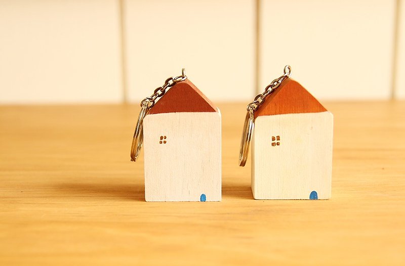 Wo Xin-Wooden Painted Small House / House Series-Christmas Keychain - ที่ห้อยกุญแจ - ไม้ สีนำ้ตาล