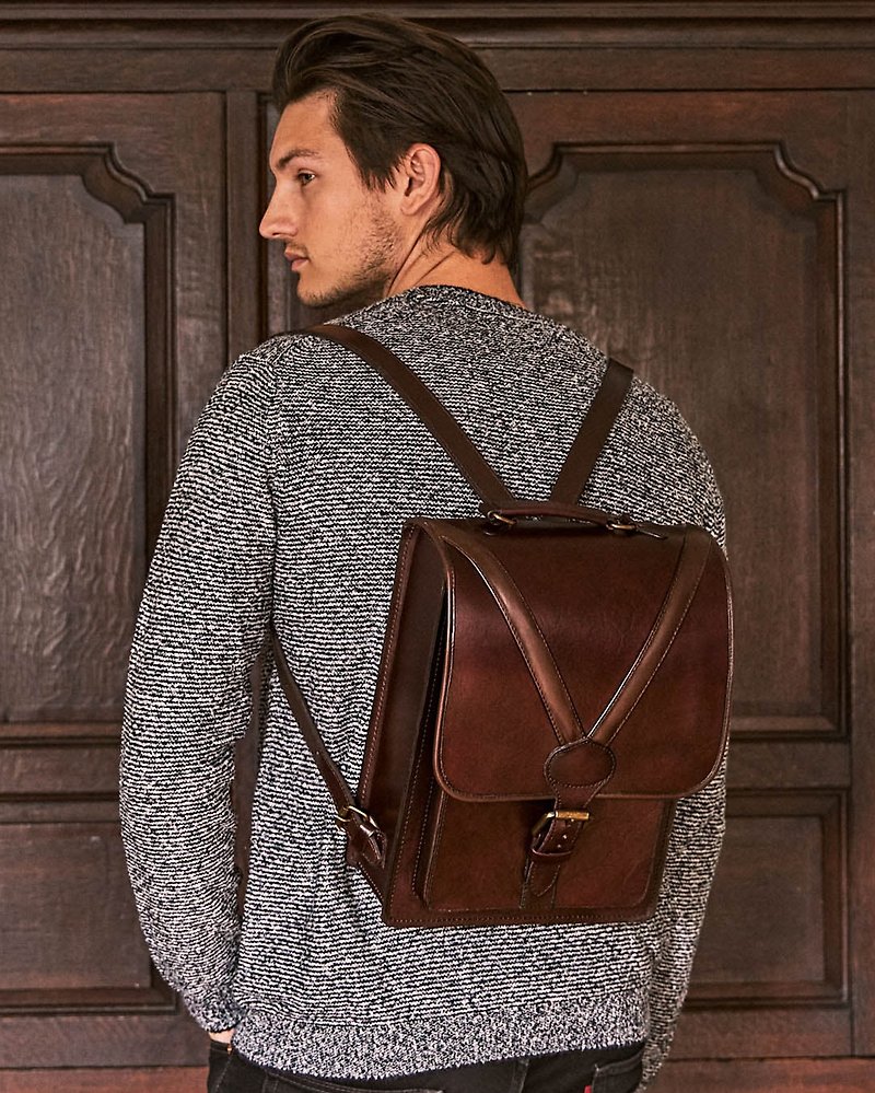 Stefano classic old-school leather backpack (medium) - กระเป๋าเป้สะพายหลัง - หนังแท้ สีนำ้ตาล