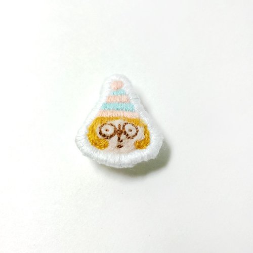 Little Party ★ Handmade Embroidery Brooch ★ Golden Hair Girl