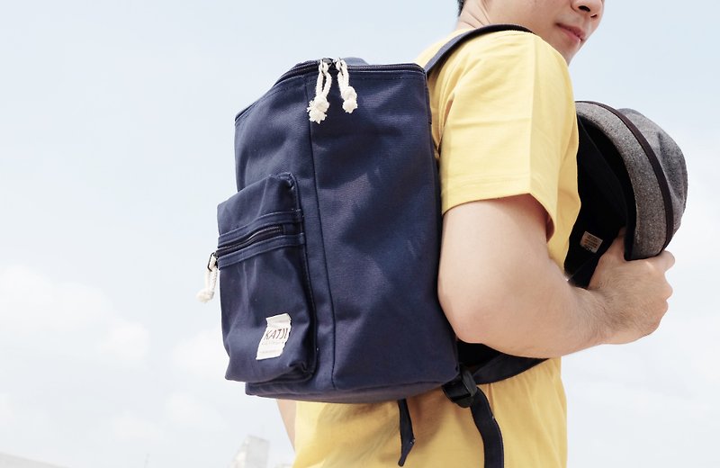 KATJI BUCKET BAG : Navy - กระเป๋าเป้สะพายหลัง - วัสดุอื่นๆ สีน้ำเงิน