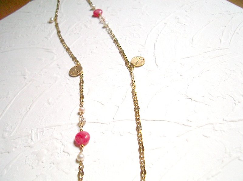 Small ornate red and gold pearl long chain - Necklaces - Other Materials 