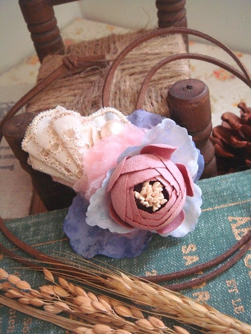 Garohandsピンクの花のつぼみアジサイの花のゴールドの糸の刺繍レースは、長鎖A440ギフト森林部門を感じます - ネックレス - その他の素材 