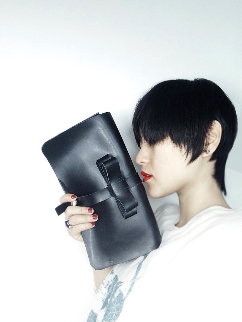 Zemoneni leather shoulder bag and hand bag in black color - กระเป๋าคลัทช์ - หนังแท้ สีดำ