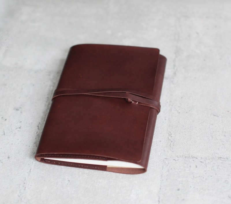 A5 size dark brown handmade refillable leather journal notebook/ Book Cover - สมุดบันทึก/สมุดปฏิทิน - หนังแท้ สีนำ้ตาล