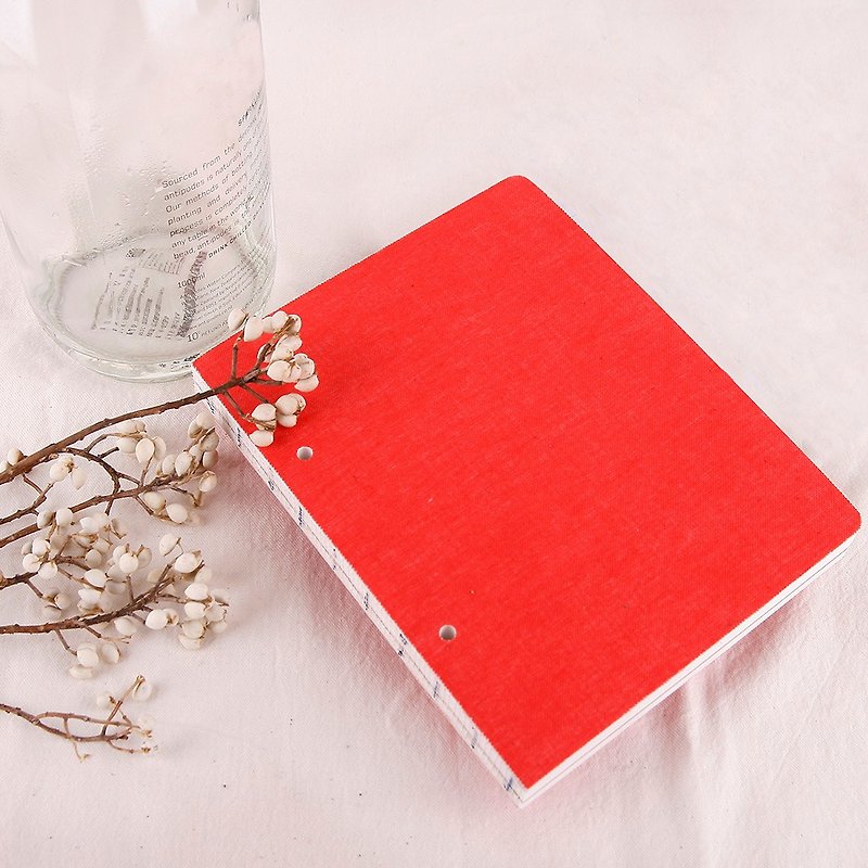 蘑菇Mogu 筆記本 / 在畫畫 / 紅豬 - 筆記簿/手帳 - 紙 紅色