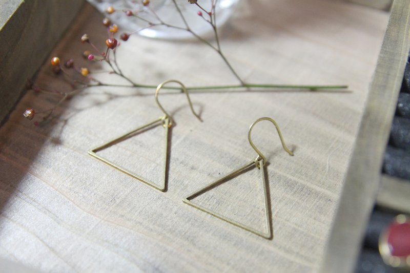 Triangle law handmade earrings brass clip earrings