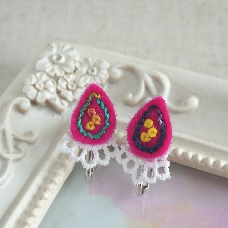 Hand embroidery earring"Vivid drop" - Earrings & Clip-ons - Thread Pink
