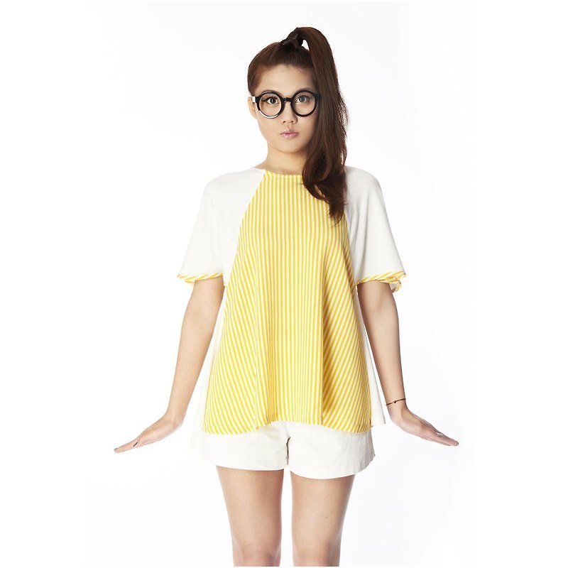 【Top】_Triangular Wide Sleeve Top_ - เสื้อยืดผู้หญิง - วัสดุอื่นๆ สีเหลือง