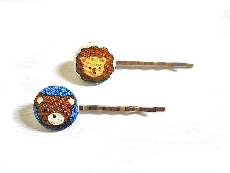 Hand-made cloth buttons hairpin Bear & amp; Lions - เครื่องประดับผม - วัสดุอื่นๆ 