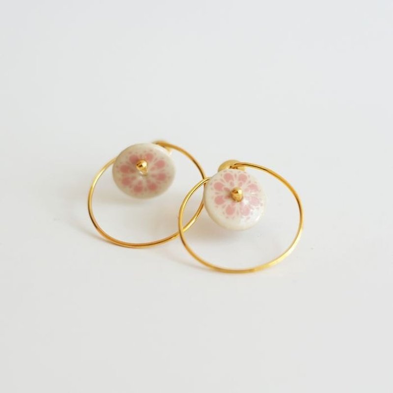 【kedo Porcelain Flower Series-Dali Flower Earrings】Ivory Porcelain Earrings - ต่างหู - เครื่องลายคราม ขาว