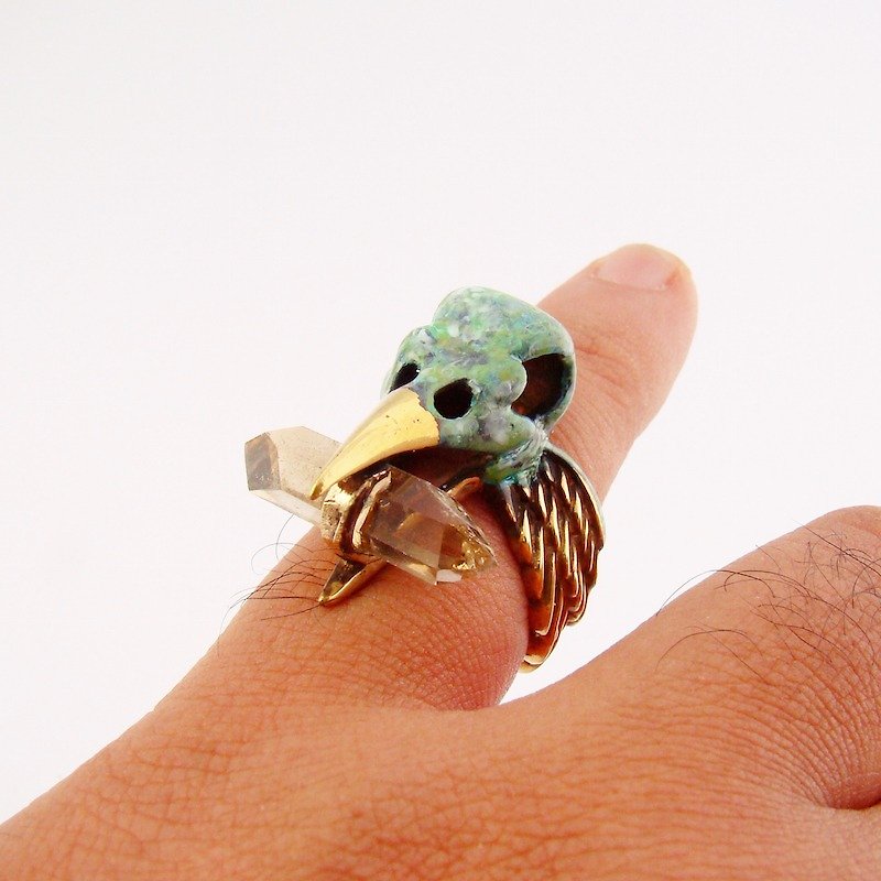 Patina crow skull ring with smoky quartz stone and oxidized antique color - แหวนทั่วไป - โลหะ 