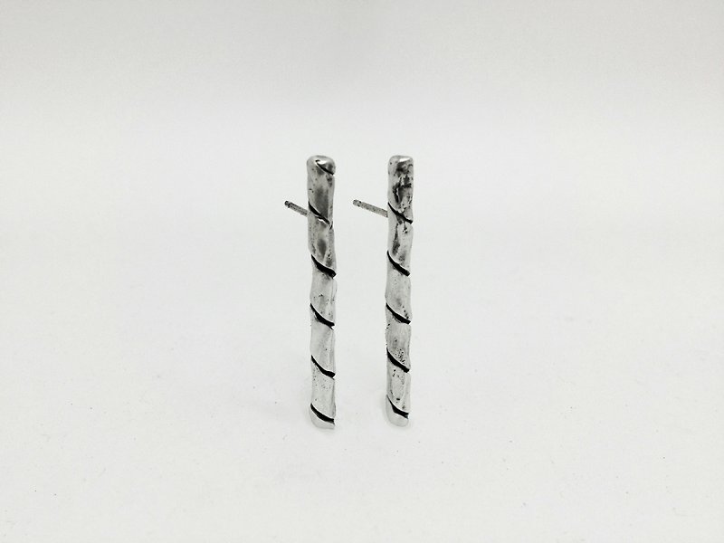 伊希多拉之三・純銀螺旋耳針式耳環 | Isidora - 耳環/耳夾 - 其他金屬 灰色