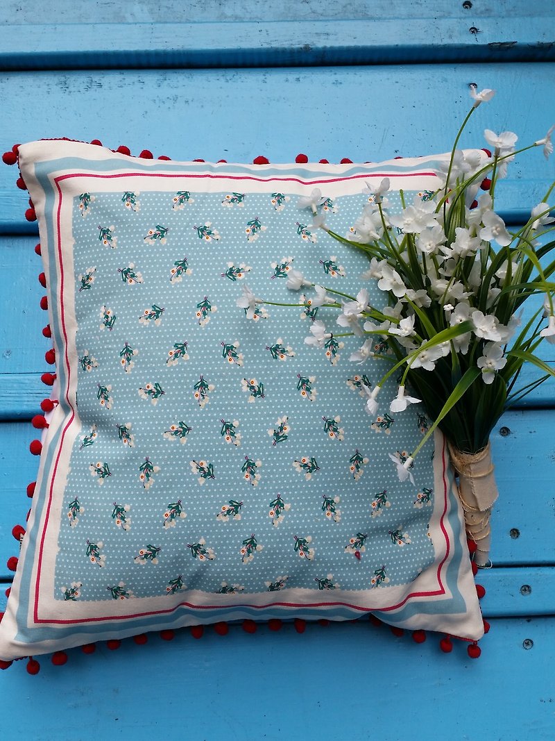 European and American Style Crimson Hair Ball Blue Flower Pattern Cushion/Cushion - Pillows & Cushions - Other Materials Blue