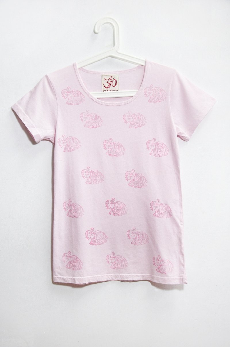 純棉感印花T-熱帶大象 - T 恤 - 棉．麻 粉紅色