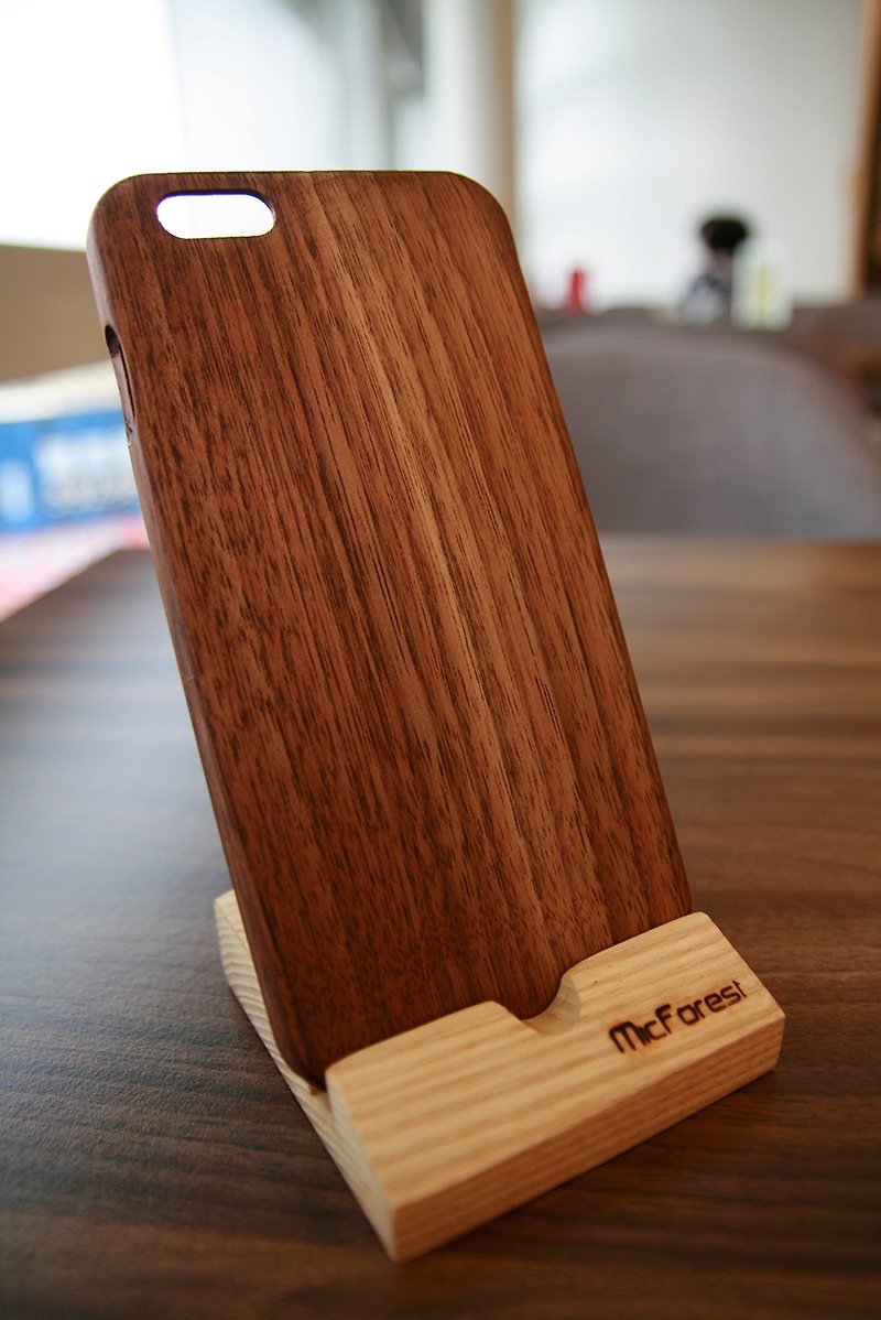 微森林．iPhone 6 Plus 純原木 木製手機殼 胡桃木 D-BWP01-009 贈木製手機座 - その他 - 木製 ブラウン