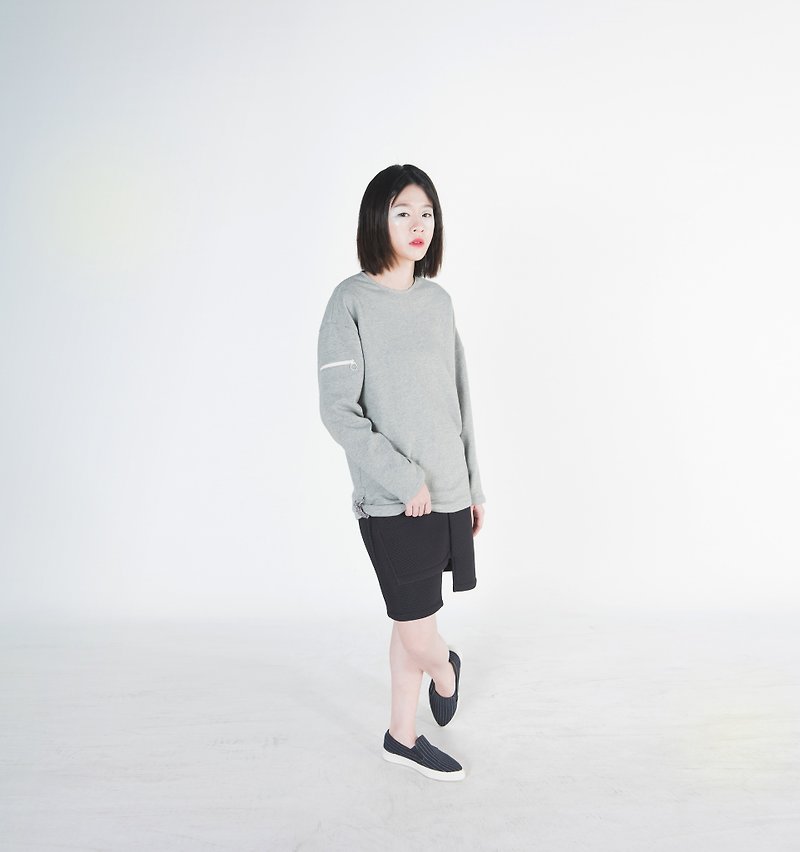 Zelia Asymmetrical Sleeves Patched Sweatshirt - เสื้อผู้หญิง - ผ้าฝ้าย/ผ้าลินิน สีเทา