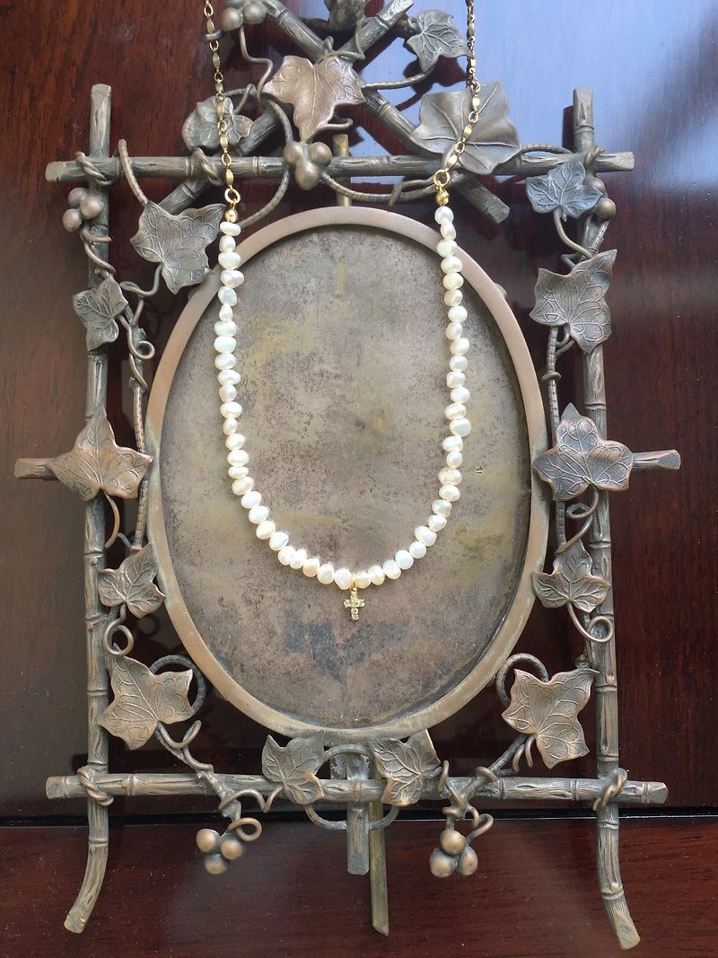 Minertés Cross Zircon irregular pearl brass necklace - Necklaces - Gemstone White