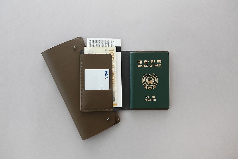 [彼女]長いパスポートOrganizer_tallカーキ加工レザーパスポートホルダーithinkso牛水韓国 - パスポートケース - 革 カーキ