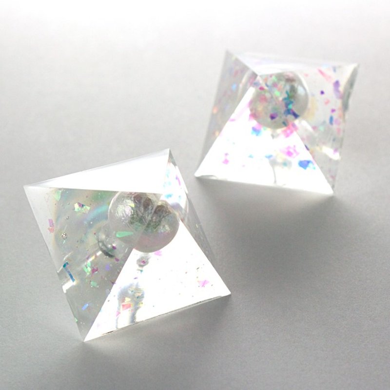 Pyramid earrings (diffuse) - ต่างหู - วัสดุอื่นๆ หลากหลายสี