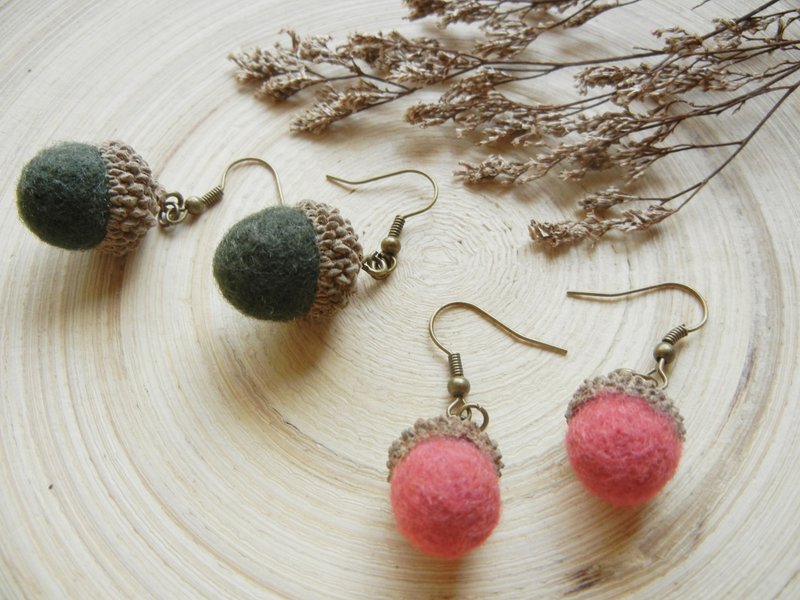 *coucoubird*羊毛橡果耳環(耳勾) - Earrings & Clip-ons - Wool Khaki