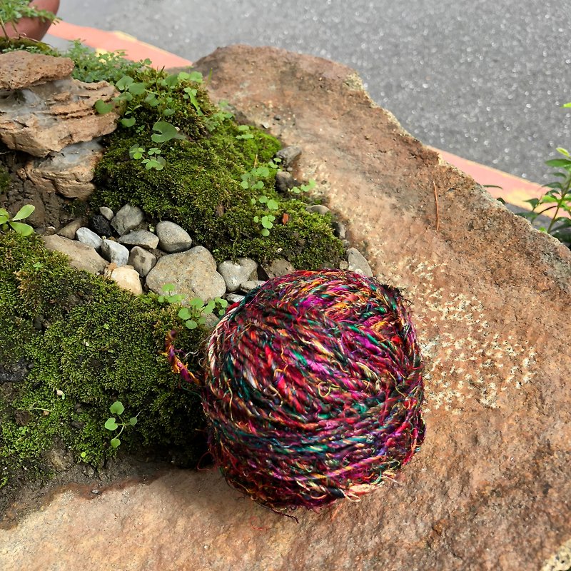 リサイクルサリーシルク糸-フェアトレード - 編み物/刺繍/羊毛フェルト/裁縫 - シルク・絹 多色