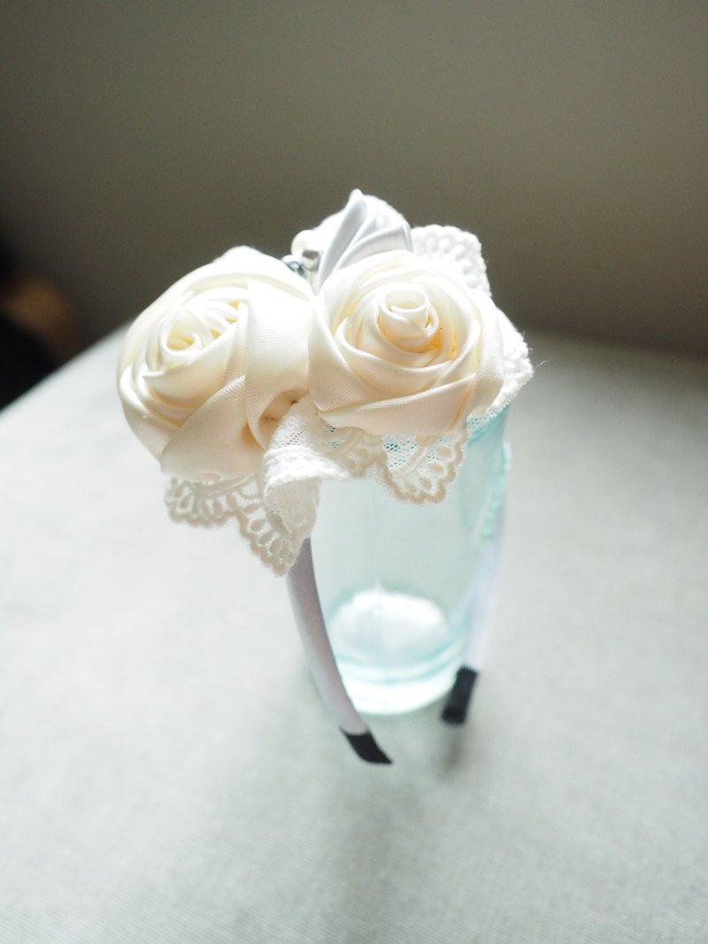 手作りの白いリボンのバラの花のヘッドバンド - ヘアアクセサリー - その他の素材 ホワイト
