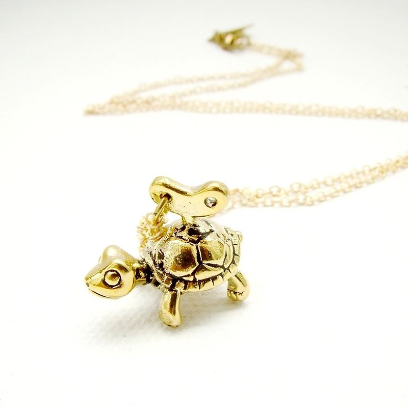 Wind up Turtle pendant in brass ,Rocker jewelry ,Skull jewelry,Biker jewelry - 項鍊 - 其他金屬 