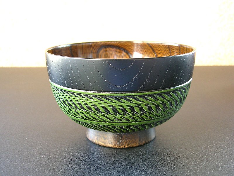 Wooden bowl with random notch design black x green - ถ้วยชาม - ไม้ สีดำ