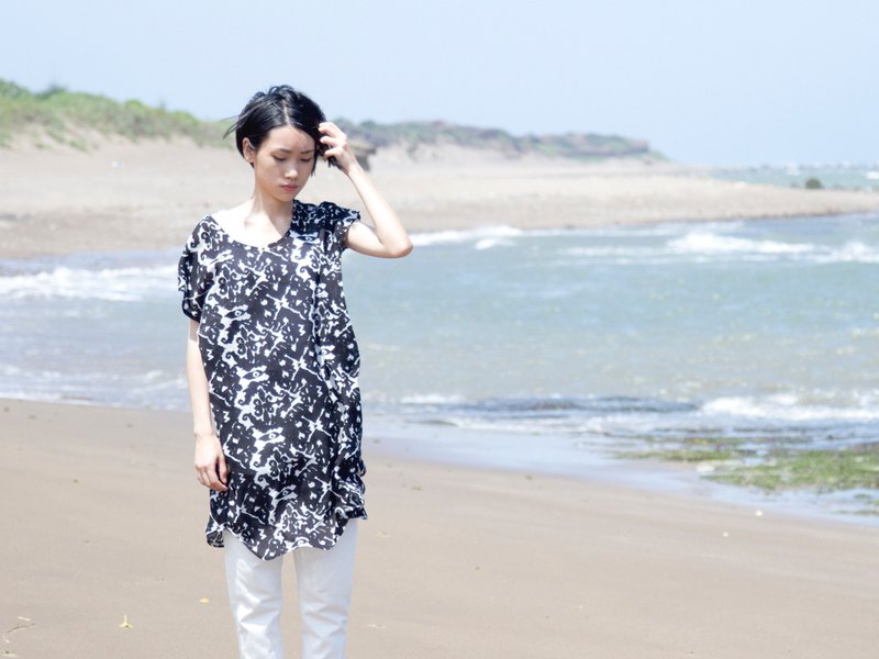 HB totem black and white print dress - ชุดเดรส - ผ้าฝ้าย/ผ้าลินิน สีดำ