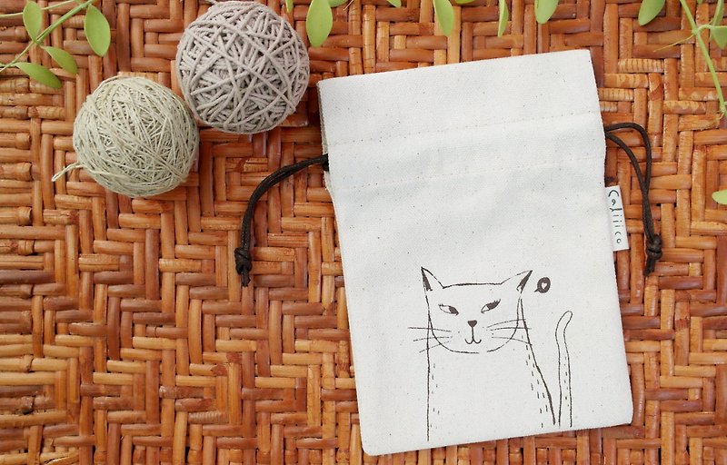 Small bag with White cat in love - กระเป๋าหูรูด - ผ้าฝ้าย/ผ้าลินิน สีนำ้ตาล