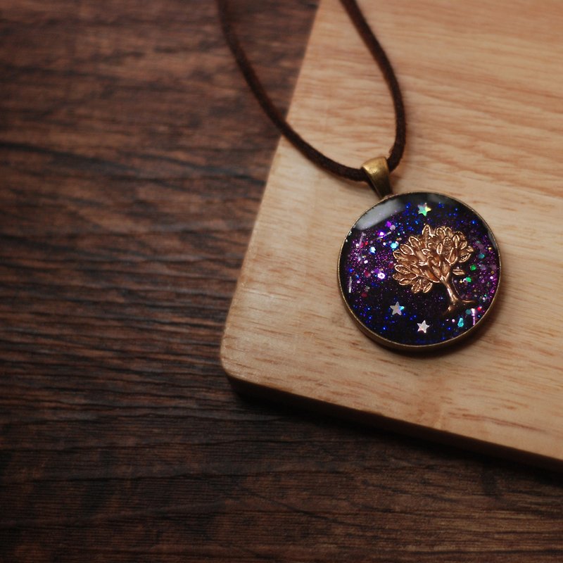 Blue-violet tone. Hand-painted. Small tree necklace - สร้อยคอ - โลหะ สีดำ