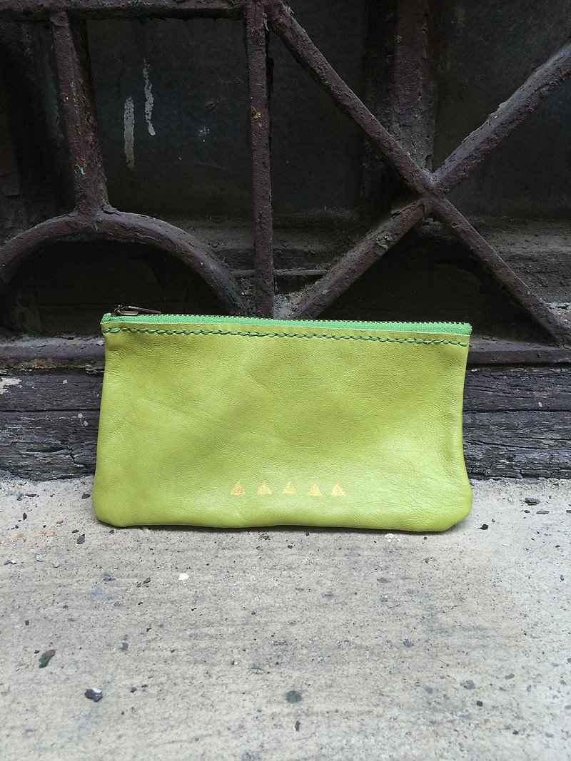 cottontail // handmade leather zipper pouch - กระเป๋าเครื่องสำอาง - หนังแท้ สีเขียว