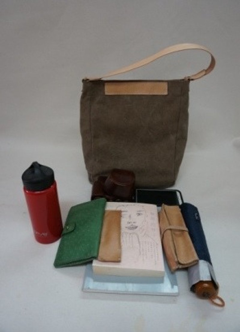 Canvas simple shoulder bag - กระเป๋าแมสเซนเจอร์ - วัสดุอื่นๆ 