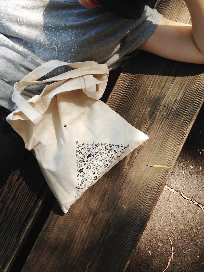 Simple cute handmade silkscreen screen printing beige - Animal Tote bag - กระเป๋าแมสเซนเจอร์ - ผ้าฝ้าย/ผ้าลินิน ขาว