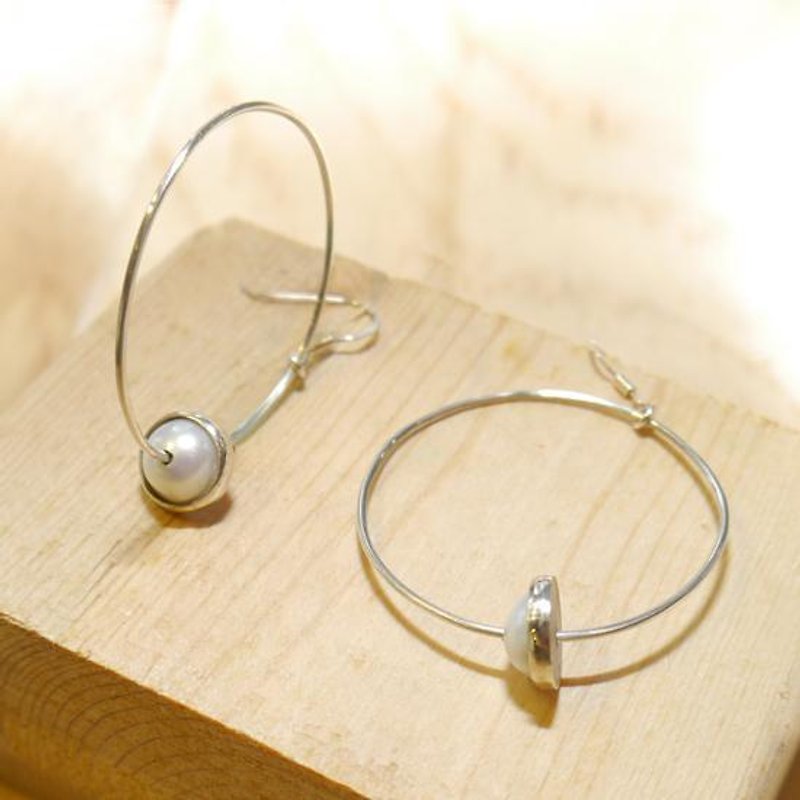大珍珠耳環 - 耳環/耳夾 - 其他金屬 白色