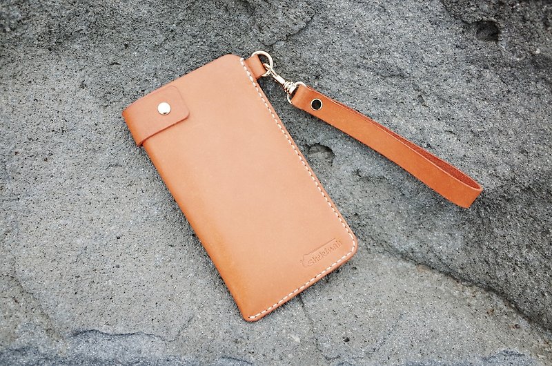 Shekinah handmade leather - swivel button mobile phone case I plus series 5.5 吋 portable - อื่นๆ - หนังแท้ สีนำ้ตาล