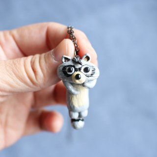 アライグマは、ネックレスを愛します