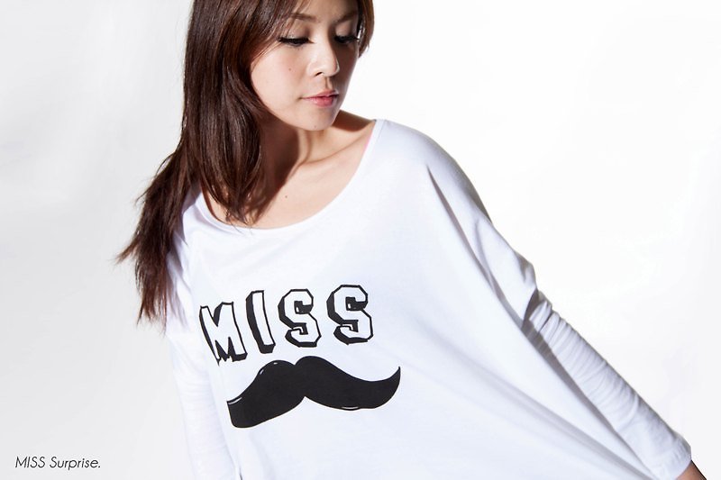 Miss Surprise / 鬍子小姐 斗篷式 罩衫 白色 T恤 - Tシャツ - その他の素材 ホワイト