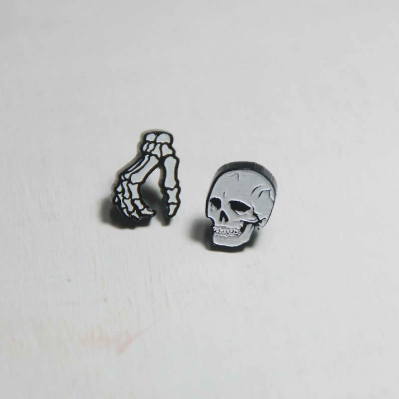 Hand bone+skull head/anti-allergic steel needle/changeable clip type/ Acrylic material - Earrings & Clip-ons - Acrylic Black