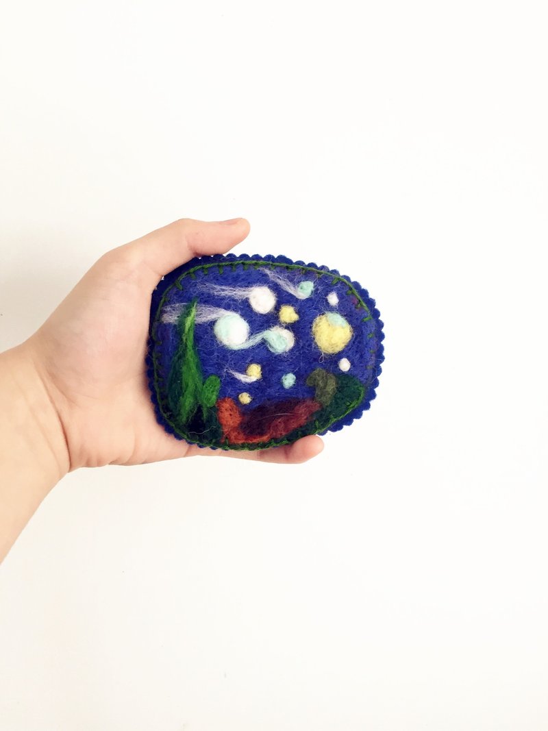 DeSterrennacht Vincent Van Starry Night Sky ancient embroidery handmade wool felt brooch - Brooches - Wool Blue