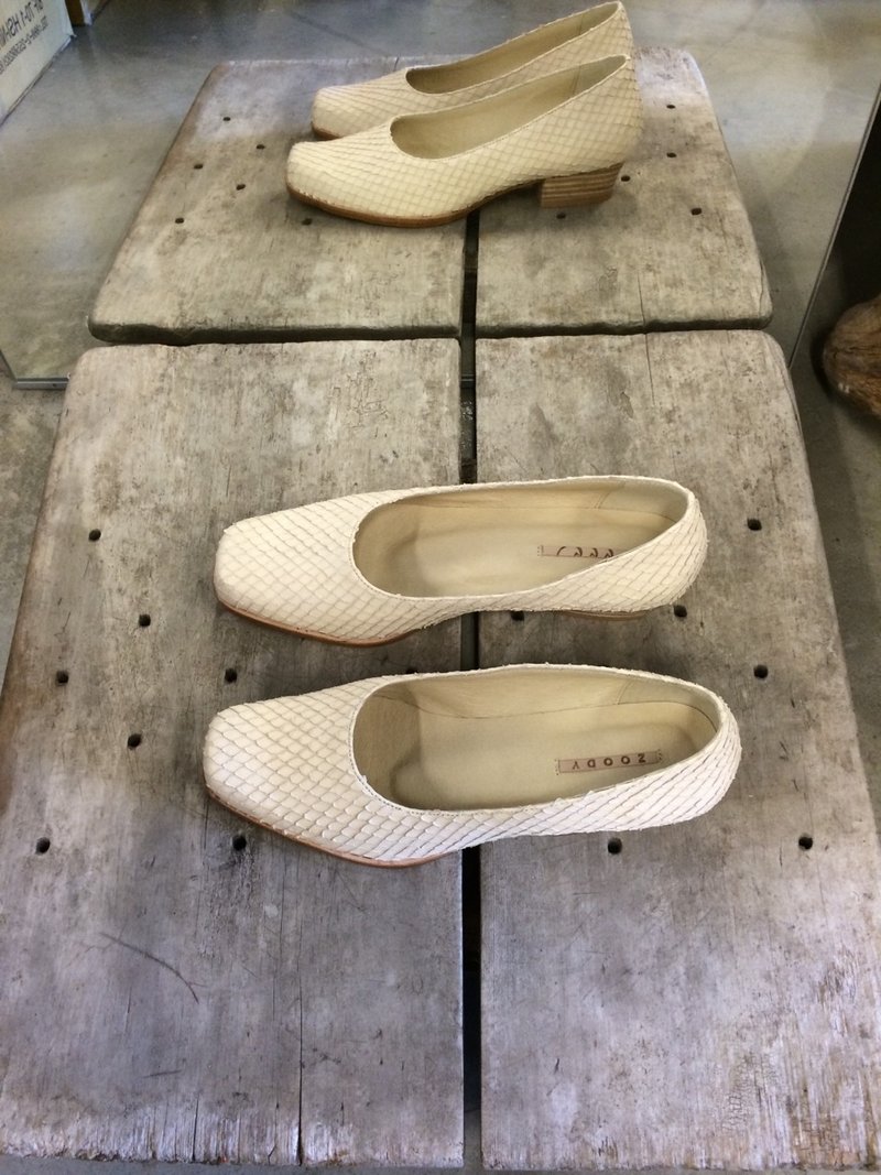 大地　Ground－早秋限定預購 - Women's Casual Shoes - Genuine Leather White