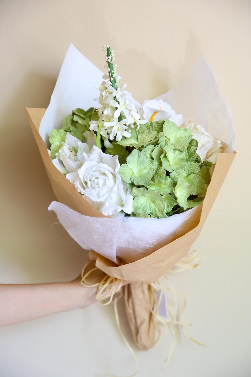 Pale Green Medium Flowers Bouquet - 木工/竹藝/紙雕 - 紙 綠色