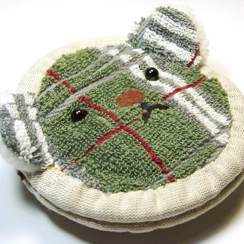 Cheerful terry cloth bear zip coin purse striped green - กระเป๋าใส่เหรียญ - วัสดุอื่นๆ สีเขียว