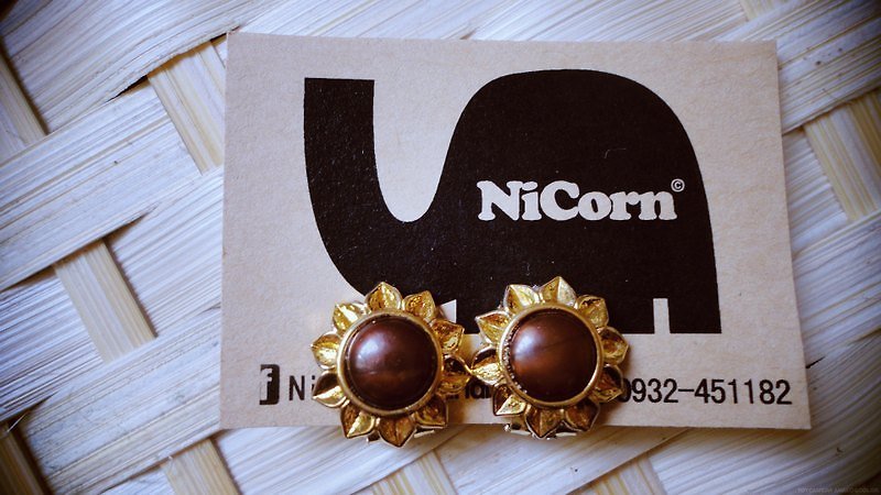 NiCorn手作-髮梢的幸福-深咖啡太陽復古耳環(耳夾式) - 耳環/耳夾 - 其他材質 咖啡色
