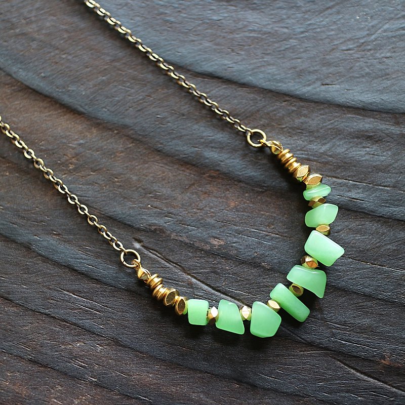 Muse natural wind series NO.106 brass gravel green jade necklace DF - สร้อยคอ - วัสดุอื่นๆ สีเขียว