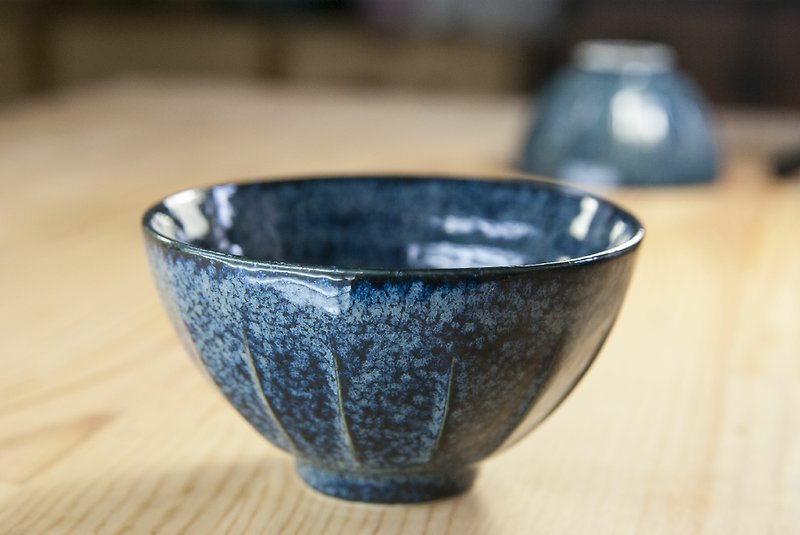 Pleated blue enamel bowl pools - ถ้วยชาม - วัสดุอื่นๆ สีน้ำเงิน