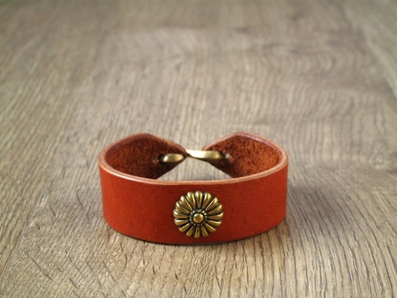 X Shifeng hand-ride of ROCK leather bracelet x Bronze large pattern (Brown) - Bracelets - Genuine Leather Brown
